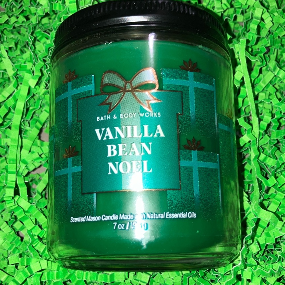 Bath & Body Works Vanilla Bean Noel Green Candle